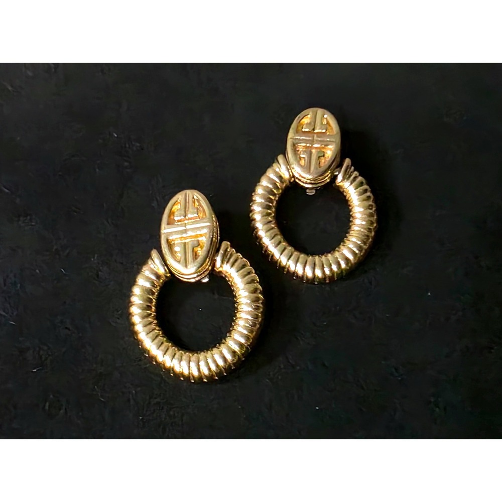 Vintage Givenchy LOGO Door Knocker Earrings Gold Plated Ribbed Clip 80s - Picture 2 of 7